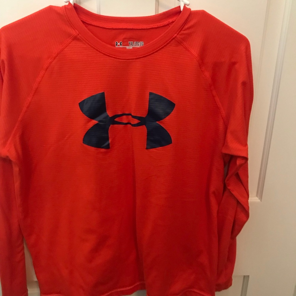 Under Armour Youth shirt. Loose fit.